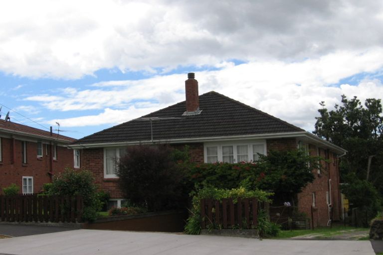 Photo of property in 10 Lynbrooke Avenue, Blockhouse Bay, Auckland, 0600