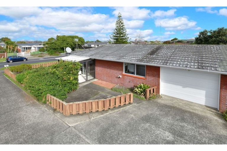 Photo of property in 1/105 Florence Avenue, Orewa, 0931