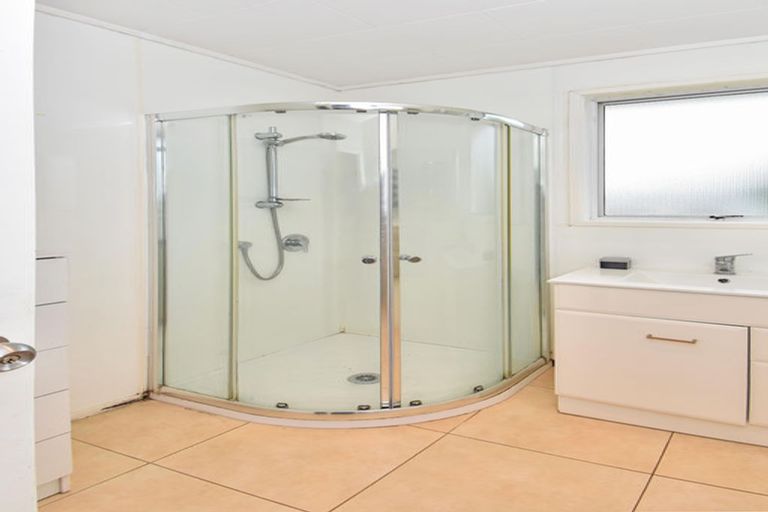 Photo of property in 32 Gambare Place, Wattle Downs, Auckland, 2103