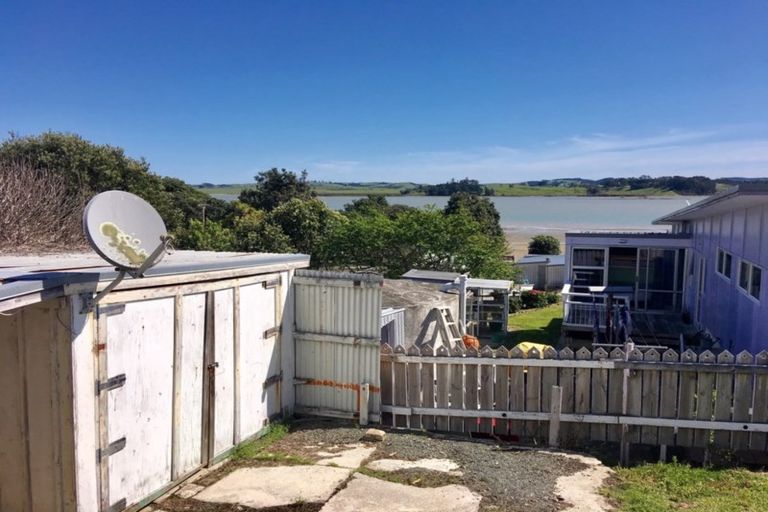 Photo of property in 6 Oxford Street, Whakapirau, Maungaturoto, 0583