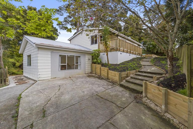 Photo of property in 14 Pitcher Place, Glen Eden, Auckland, 0602