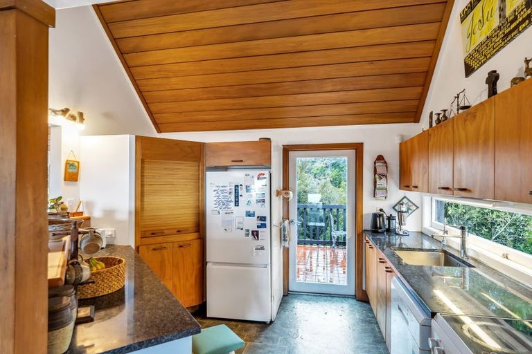 Photo of property in 1/51 Quinns Road, Waiatarua, Auckland, 0612