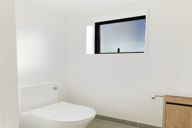 Photo of property in 5/4 Serjeant Street, Henderson, Auckland, 0612