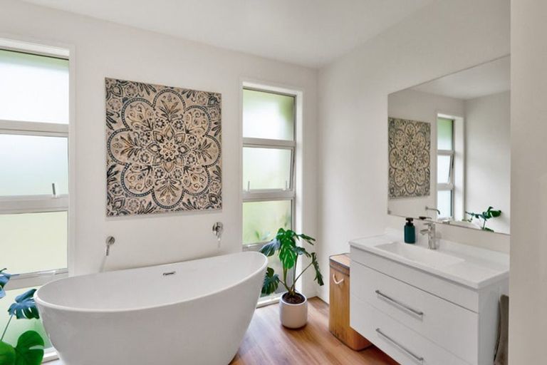 Photo of property in 16 Atutahi Street, Hurdon, New Plymouth, 4310