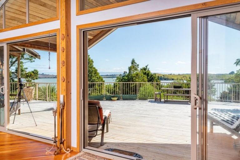 Photo of property in 467 Heatley Road, Whakapirau, Maungaturoto, 0583