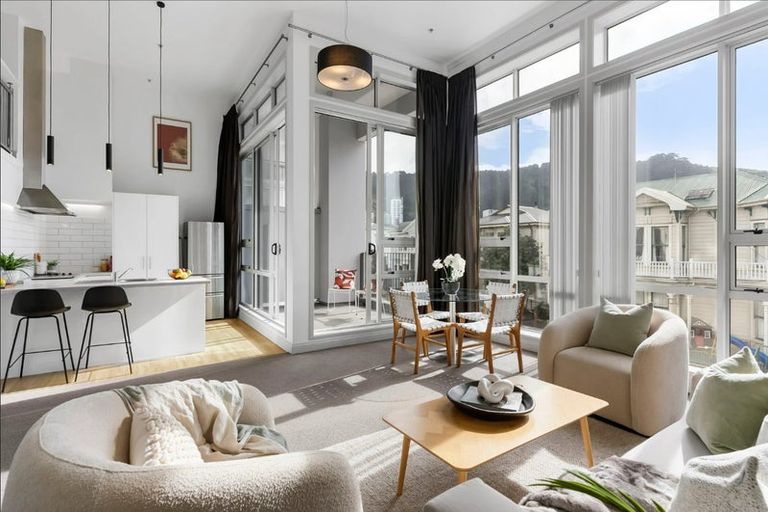 Photo of property in Stadium Garden Flats, 107/107 Thorndon Quay, Pipitea, Wellington, 6011