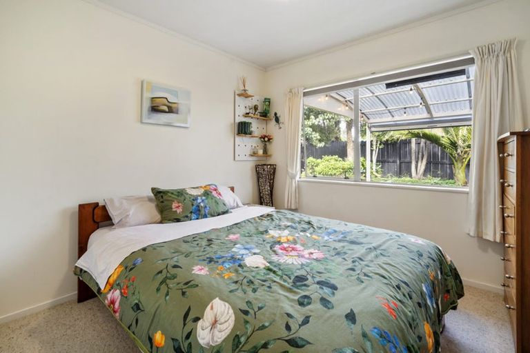 Photo of property in 41 Waimoko Glen, Swanson, Auckland, 0612