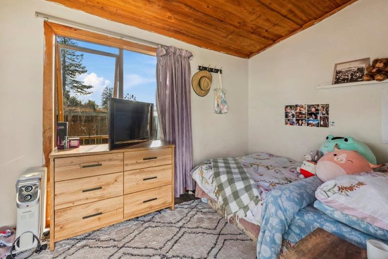 Photo of property in 2 Neil Road, Fairy Springs, Rotorua, 3015