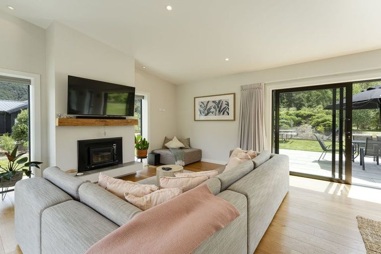 Photo of property in 43 Peregrine Falcon Road, Mount Creighton, Queenstown, 9371