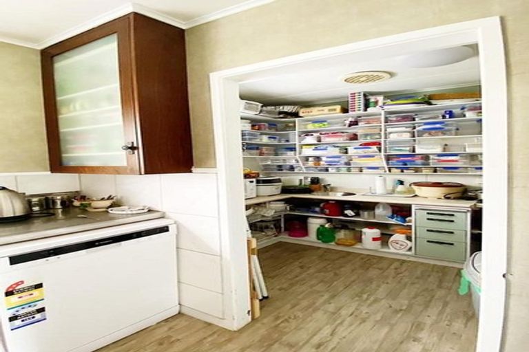 Photo of property in 15 Whaka Street, Maungaturoto, 0520