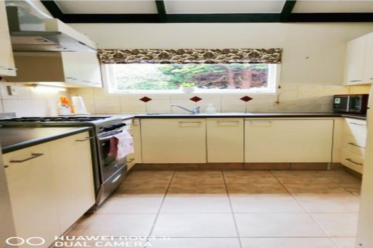 Photo of property in 2/11 Tulloch Place, Conifer Grove, Takanini, 2112