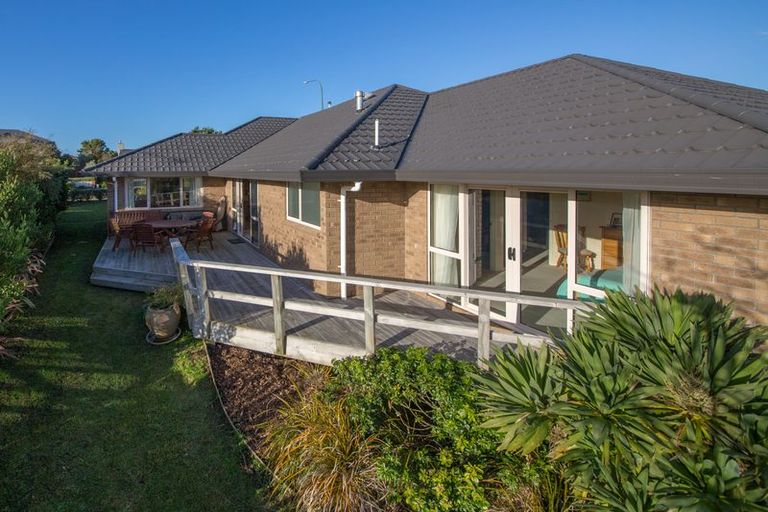 Photo of property in 158 Ruapehu Drive, Fitzherbert, Palmerston North, 4410