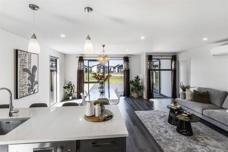 Photo of property in 11 El Patron Lane, Halswell, Christchurch, 8025