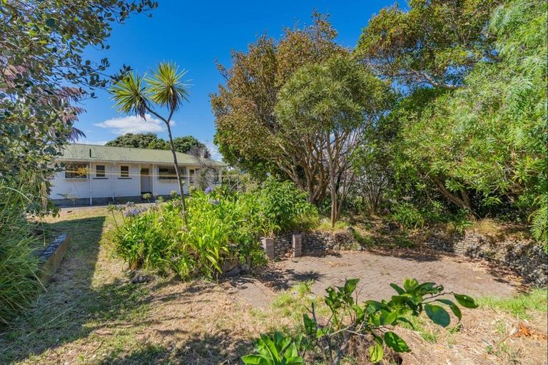 Photo of property in 60 Te Kupe Road, Paraparaumu Beach, Paraparaumu, 5032