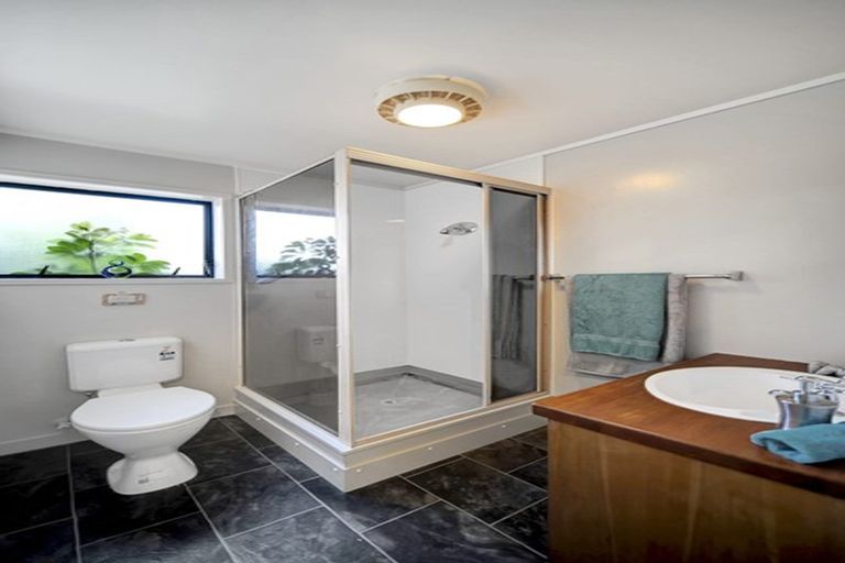 Photo of property in 79 Cascades Road, Pakuranga Heights, Auckland, 2010