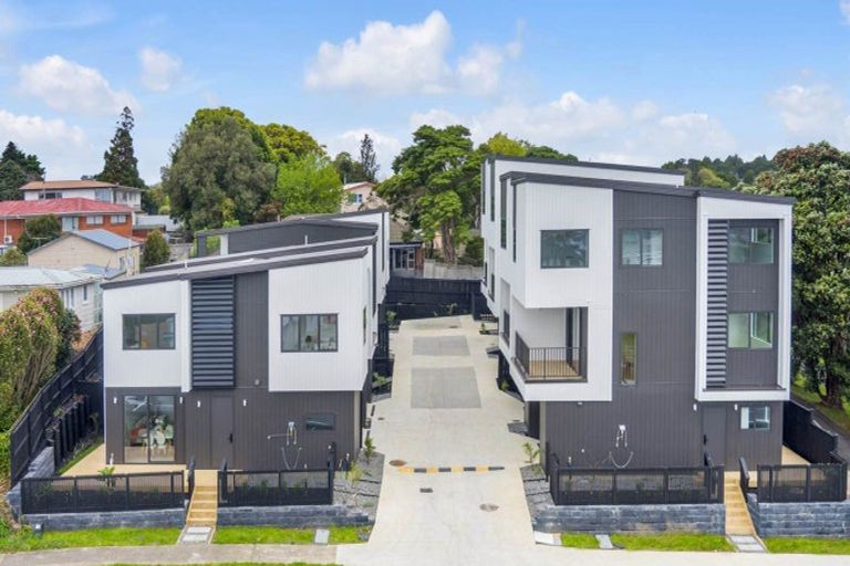 Photo of property in 2/24 Great South Road, Manurewa, Auckland, 2102