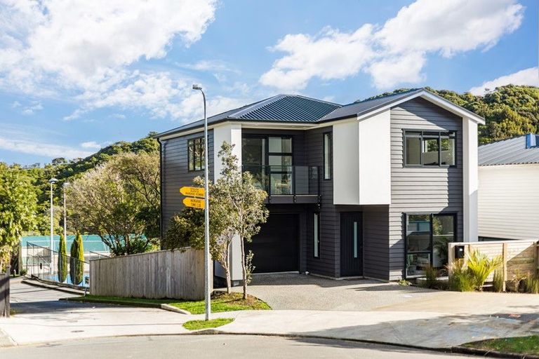 Photo of property in 11a Barberry Grove, Maungaraki, Lower Hutt, 5010