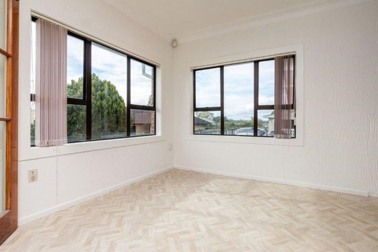 Photo of property in 29 Archibald Road, Kelston, Auckland, 0602