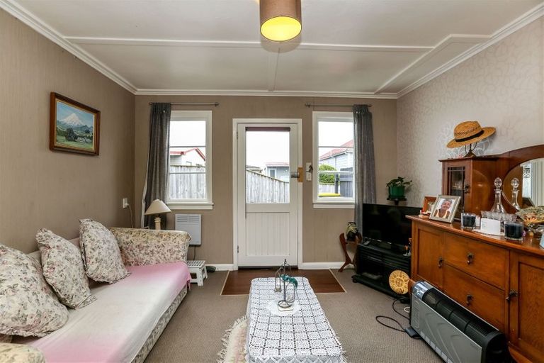 Photo of property in 14 Karamu Street, Strandon, New Plymouth, 4312