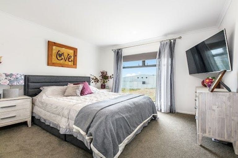 Photo of property in 38 Pennant Street, Long Bay, Auckland, 0630