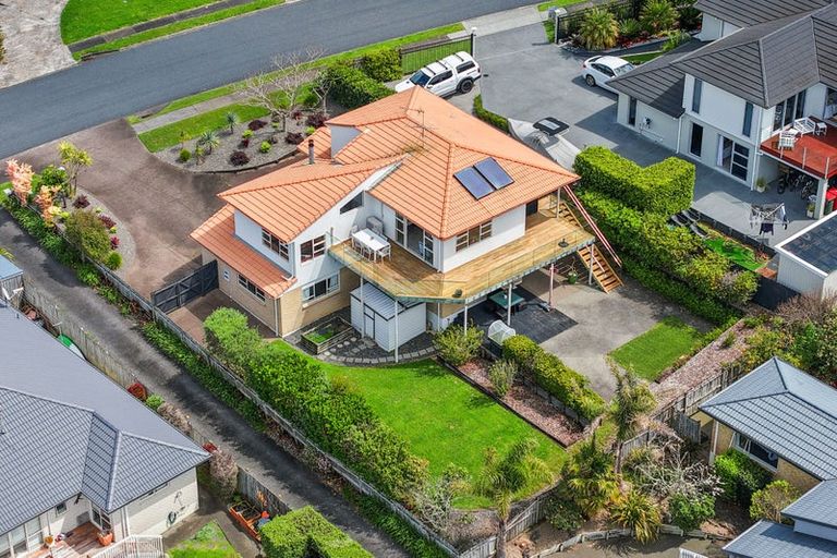 Photo of property in 56 Waldorf Crescent, Orewa, 0931