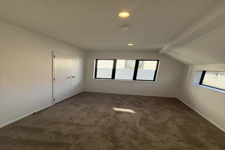 Photo of property in 44d Orams Road, Hillpark, Auckland, 2102