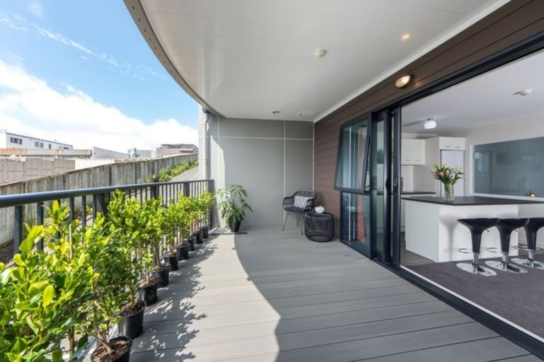 Photo of property in 1/241 Hinemoa Street, Birkenhead, Auckland, 0626