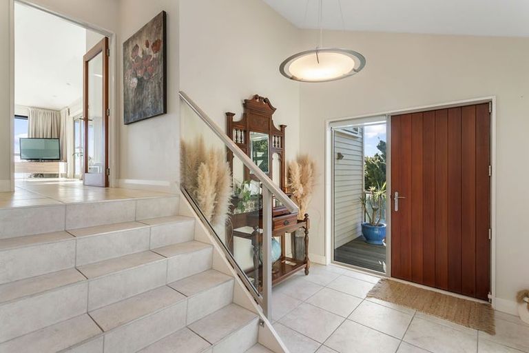 Photo of property in 5 Signal Hill Road, Mount Pleasant, Christchurch, 8081