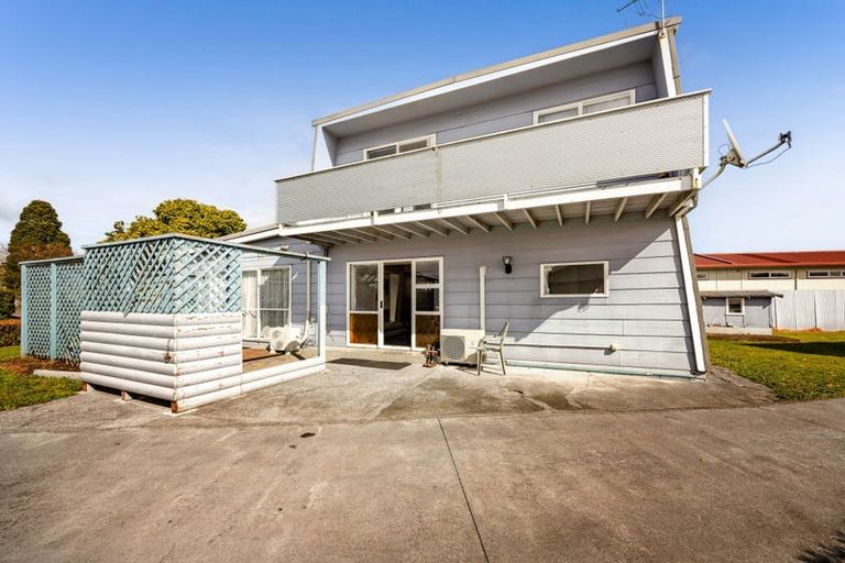 Photo of property in 1 County Drive, Hawera, 4610