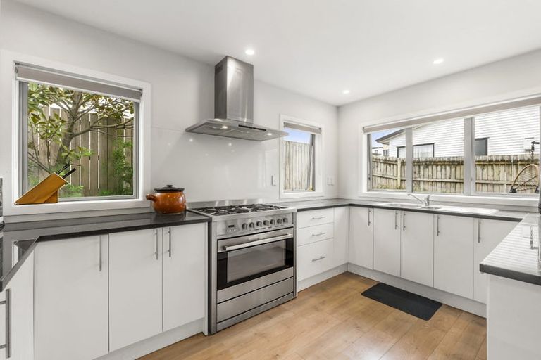 Photo of property in 61a Margan Avenue, New Lynn, Auckland, 0600