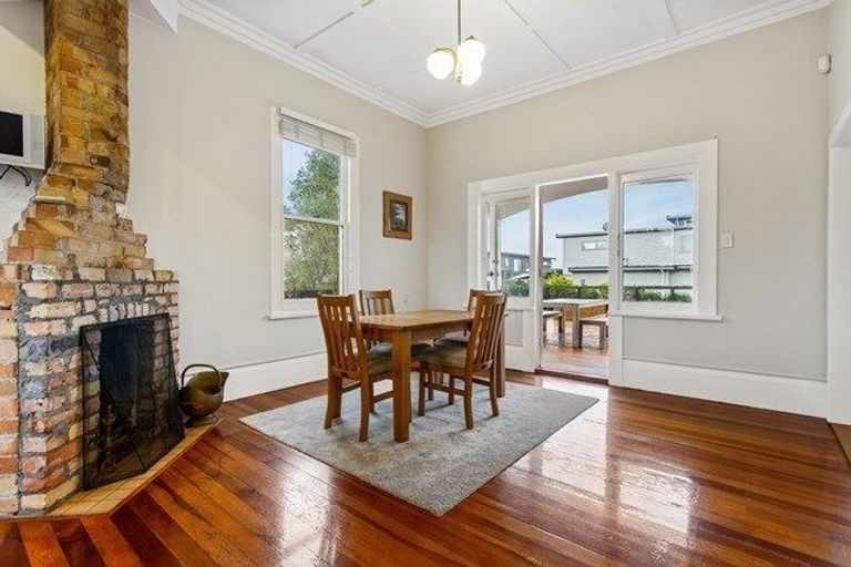 Photo of property in 14 Wallace Road, Mangere Bridge, Auckland, 2022