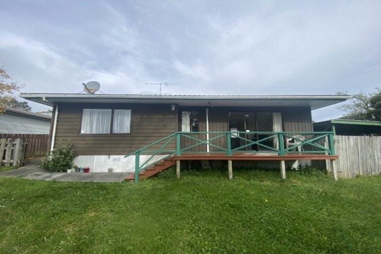 Photo of property in 39a Horokiwi Road West, Newlands, Wellington, 6037