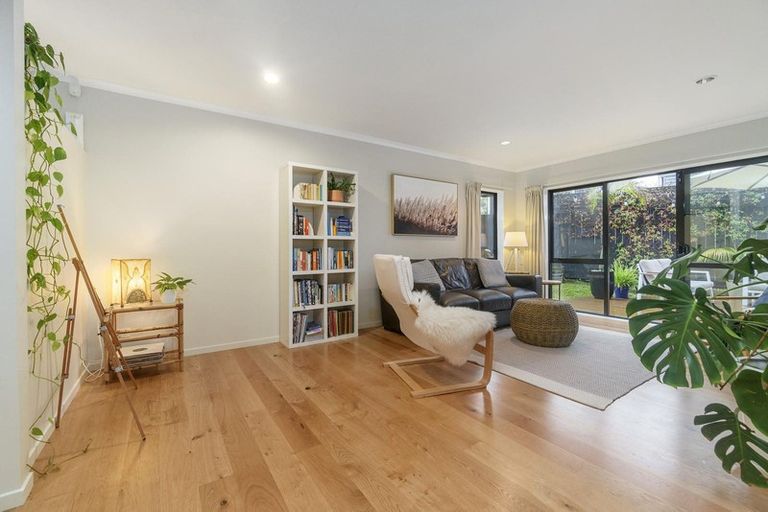 Photo of property in 4a Taipari Road, Te Atatu Peninsula, Auckland, 0610