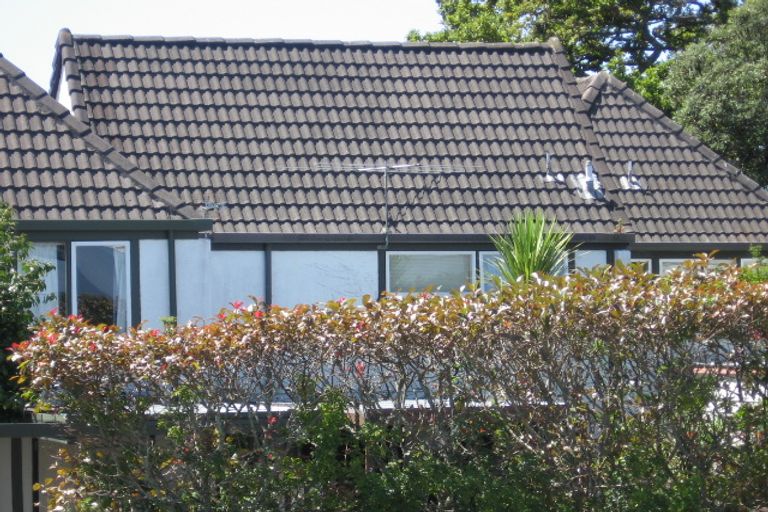 Photo of property in 4/63 Rangatira Road, Beach Haven, Auckland, 0626