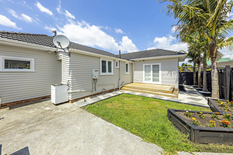Photo of property in 15 Landscape Road, Papatoetoe, Auckland, 2025