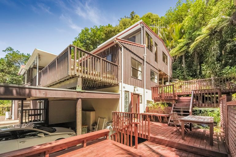 Photo of property in 54 Wood Bay Road, Titirangi, Auckland, 0604