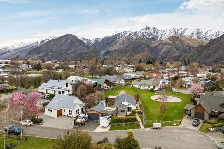 Photo of property in 6 Elva Dawson Place, Arrowtown, 9302