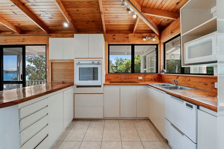 Photo of property in 65 De Luen Avenue, Tindalls Beach, Whangaparaoa, 0930