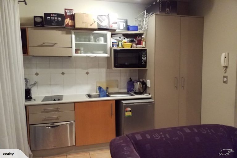 Photo of property in Atrium Apartments, 2i/154 The Terrace, Wellington Central, Wellington, 6011