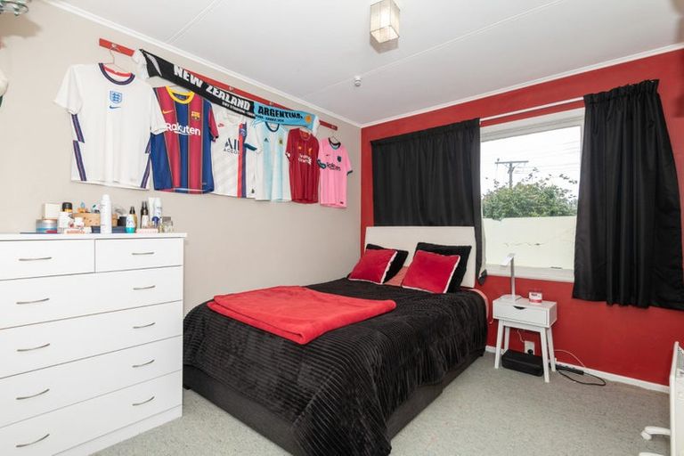 Photo of property in 5 The Strand, Wainuiomata, Lower Hutt, 5014