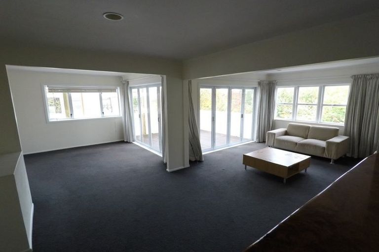 Photo of property in 32 Peter Terrace, Castor Bay, Auckland, 0620