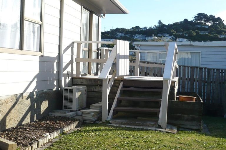 Photo of property in 201a Newlands Road, Newlands, Wellington, 6037