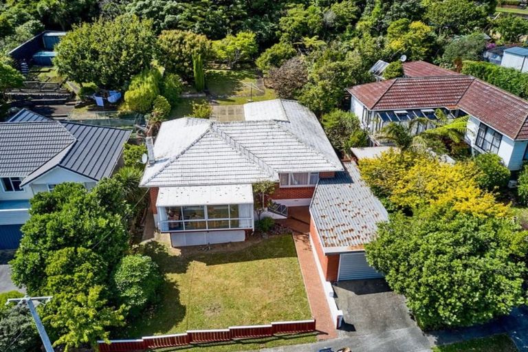 Photo of property in 73 Taylor Terrace, Tawa, Wellington, 5028
