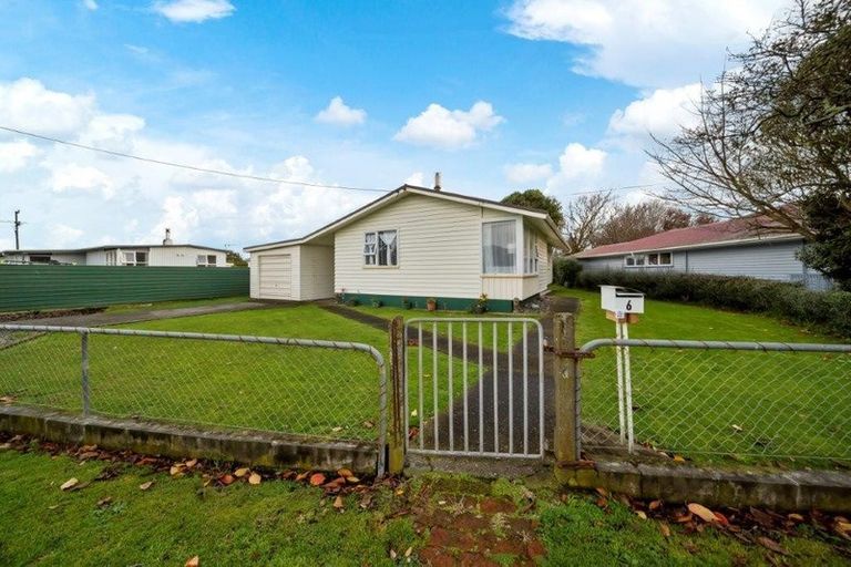 Photo of property in 6 Kauri Crescent, Hawera, 4610