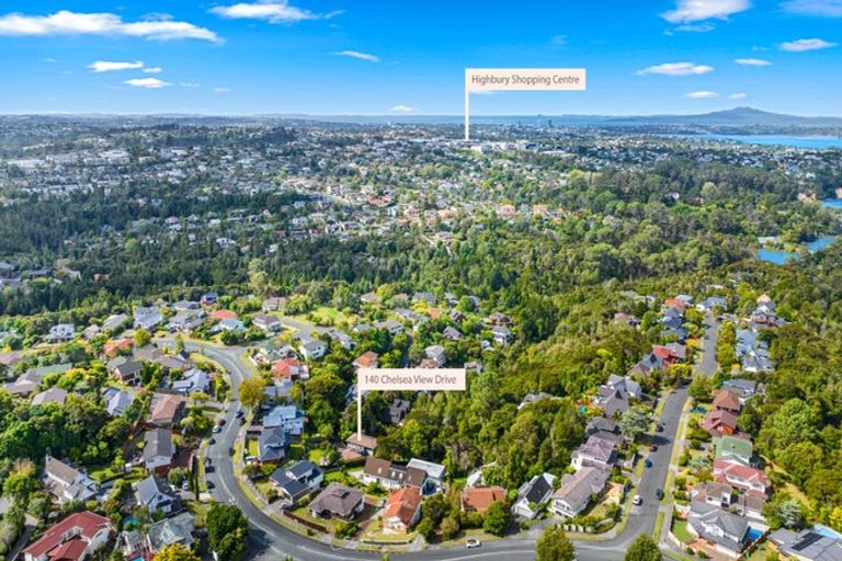 Photo of property in 140 Chelsea View Drive, Chatswood, Auckland, 0626