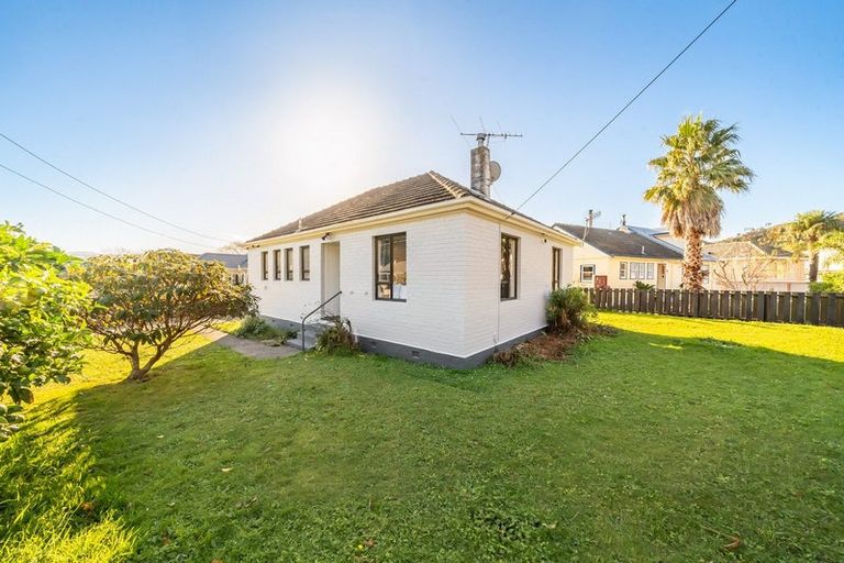 Photo of property in 17 Cleland Crescent, Naenae, Lower Hutt, 5011