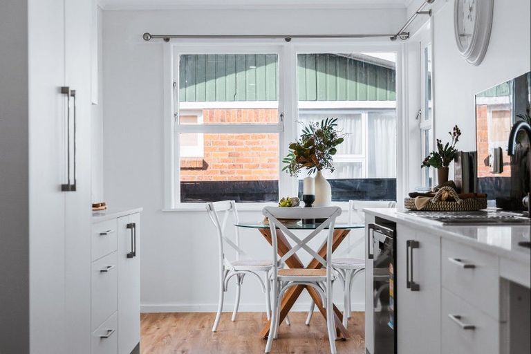 Photo of property in 37 Yvonne Street, Melville, Hamilton, 3206