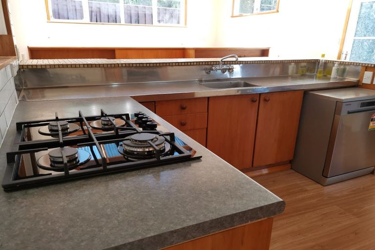 Photo of property in 5 Walnut Way, Maungaraki, Lower Hutt, 5010