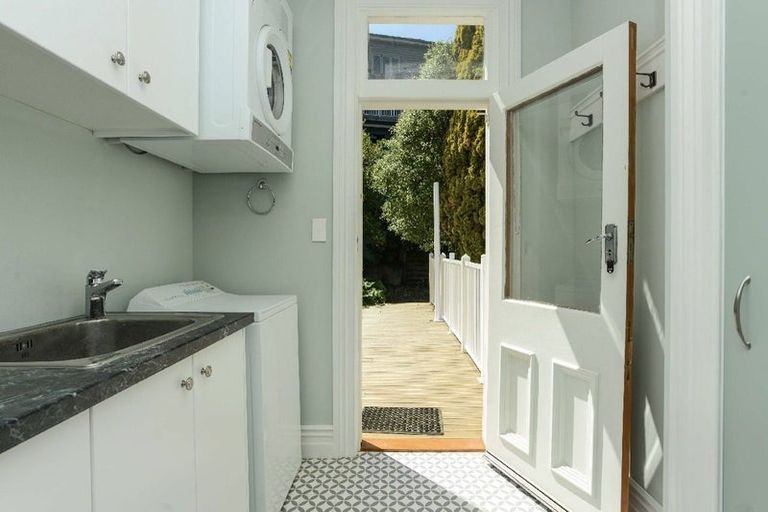 Photo of property in 5 Kowhai Road, Bluff Hill, Napier, 4110