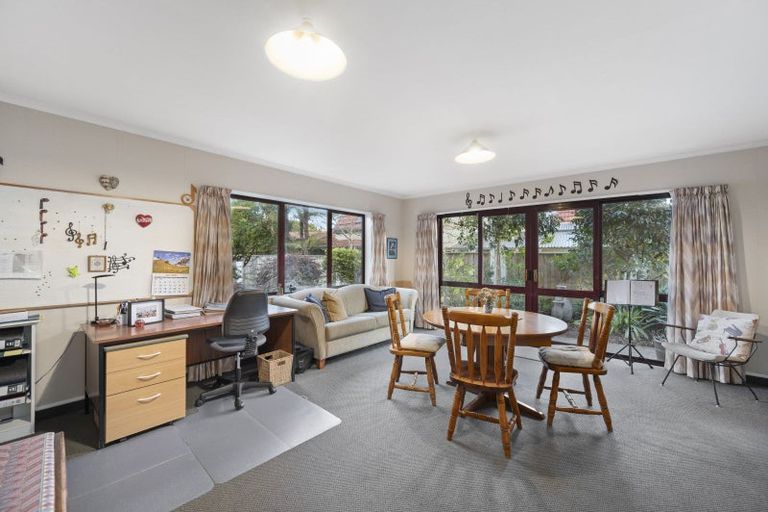 Photo of property in 42 Harvey Street, Waipahihi, Taupo, 3330